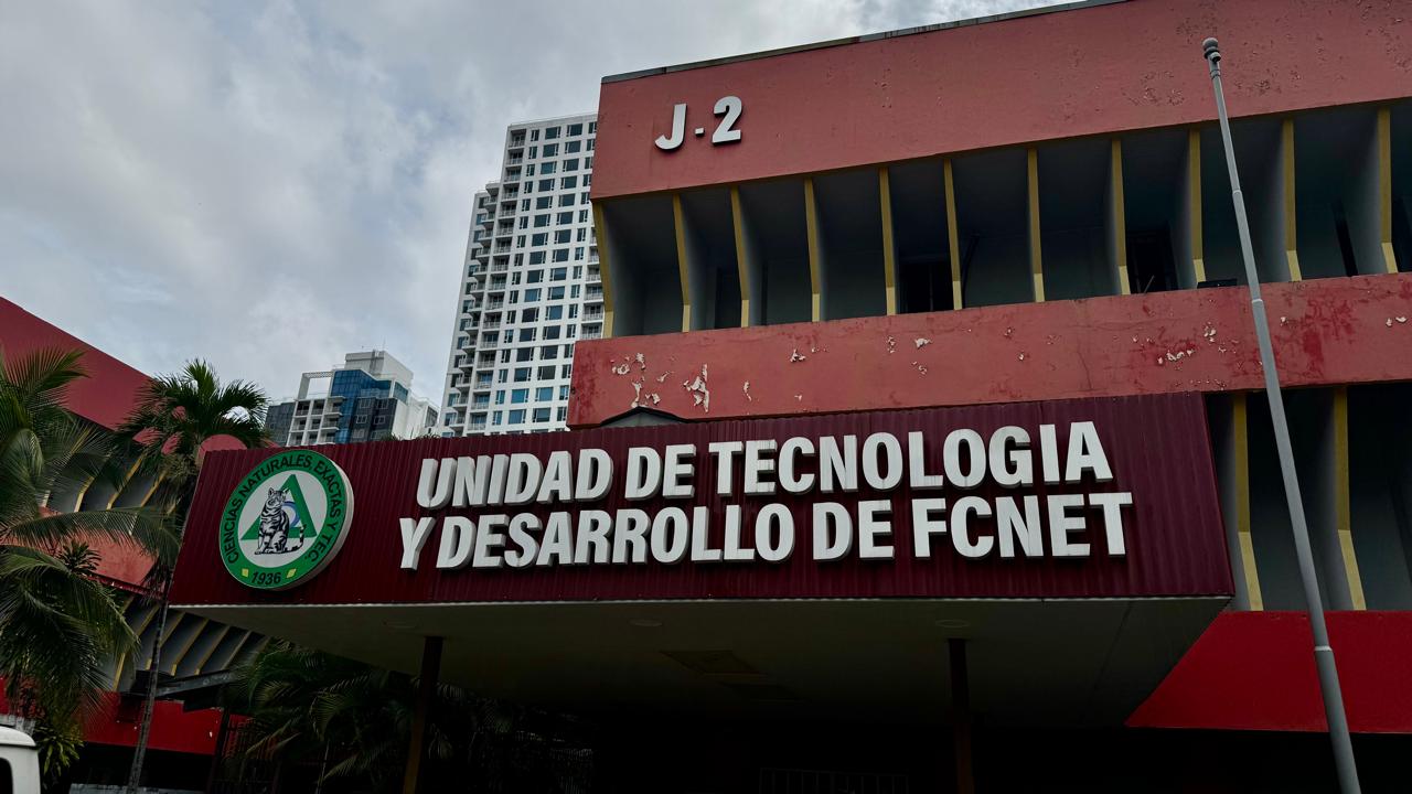 Technology and Development Unit of FCNET, building J-2, on the Universidad de Panamá campus